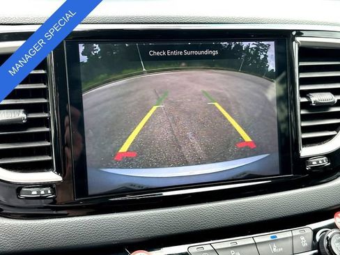Used 2024 Chrysler Pacifica Touring-L FWD image 15