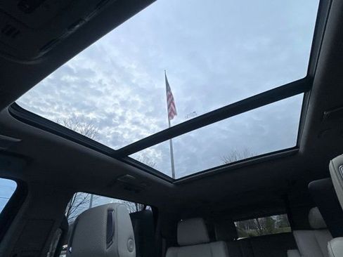 Used 2021 Cadillac Escalade ESV Sport Platinum image 32