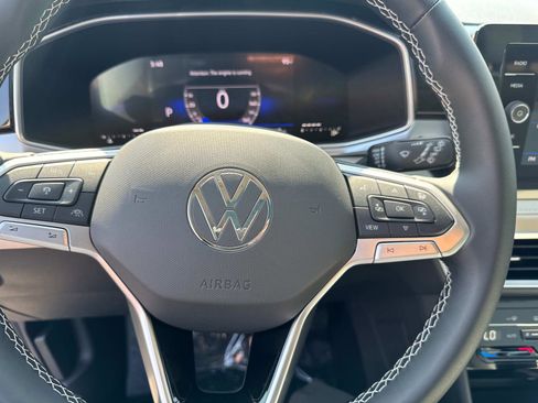 New 2025 Volkswagen Taos SE image 16