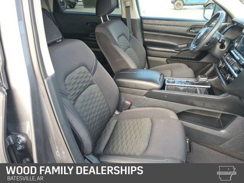 Used 2023 Nissan Pathfinder SV image 34