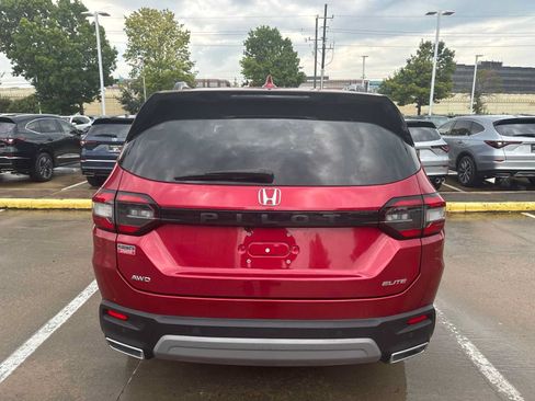 Used 2025 Honda Pilot Elite image 4