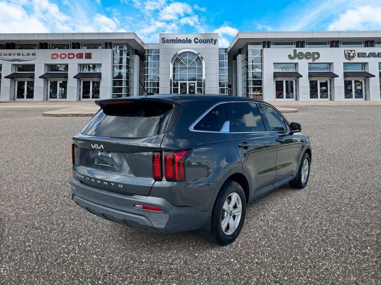 Used 2022 Kia Sorento LX FWD image 8