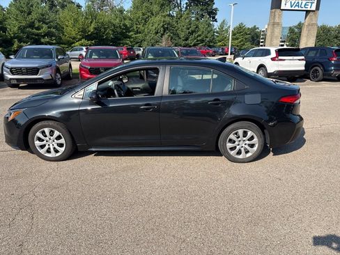 Used 2021 Toyota Corolla LE FWD image 2