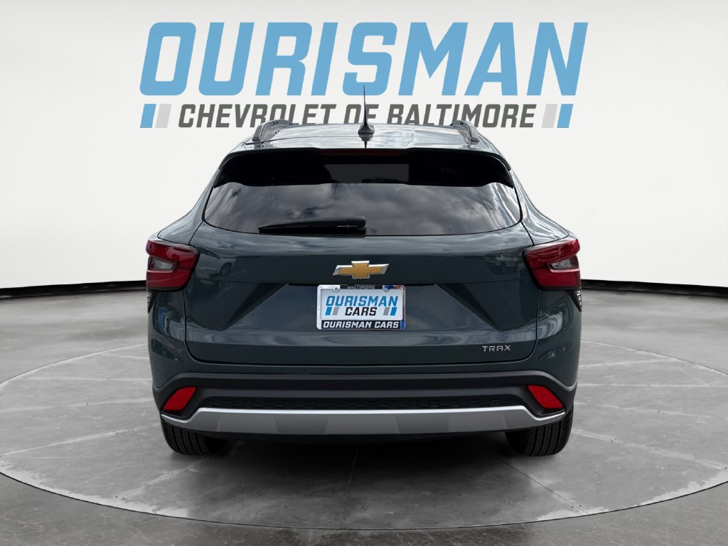 Used 2025 Chevrolet Trax LT FWD image 5
