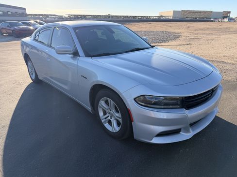 Used 2019 Dodge Charger SXT RWD image 7