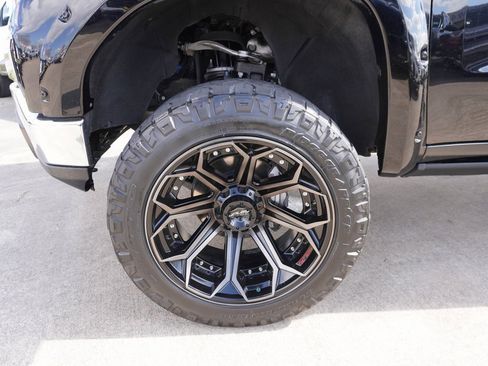 Used 2023 GMC Sierra 1500 SLT image 32