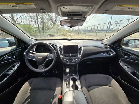 Used 2021 Chevrolet Malibu LT FWD image 18