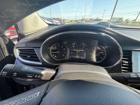 Used 2021 Buick Encore Preferred w/ Safety Package image 17