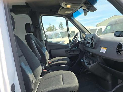 Used 2025 Mercedes-Benz Sprinter 2500 image 11