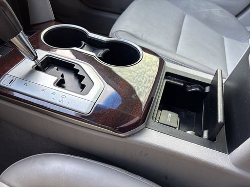 Used 2012 Toyota Camry XLE w/ Leather Pkg image 20