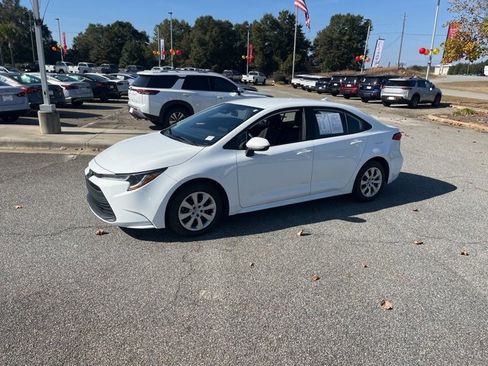 Used 2023 Toyota Corolla LE image 3
