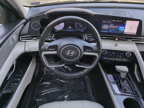 Used 2023 Hyundai Elantra Limited w/ Preferred Accessory Package FWD image 15