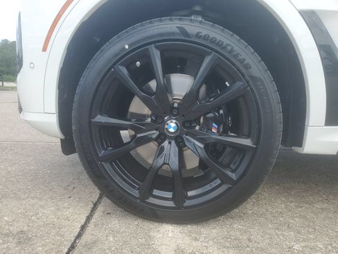 Used 2024 BMW X7 xDrive40i w/ M Sport Package AWD/4WD image 7