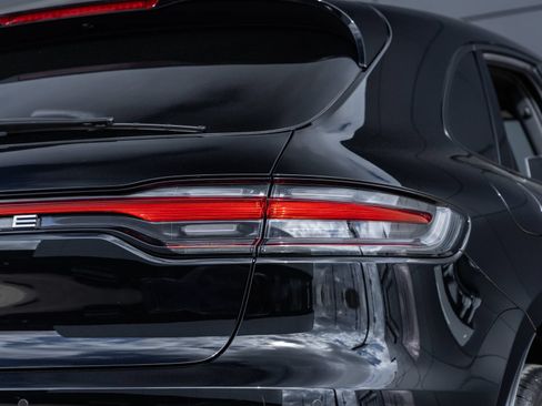 Certified 2026 Porsche Macan AWD/4WD image 17