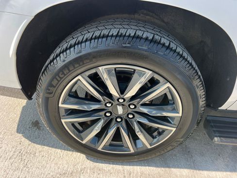 Used 2024 Cadillac Escalade Sport Platinum w/ Heavy-Duty Trailer Package AWD/4WD image 17