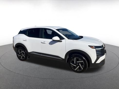 Used 2025 Nissan Kicks SV image 2