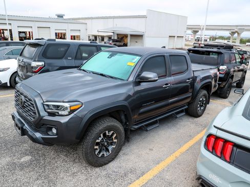Used 2023 Toyota Tacoma TRD Off-Road image 3