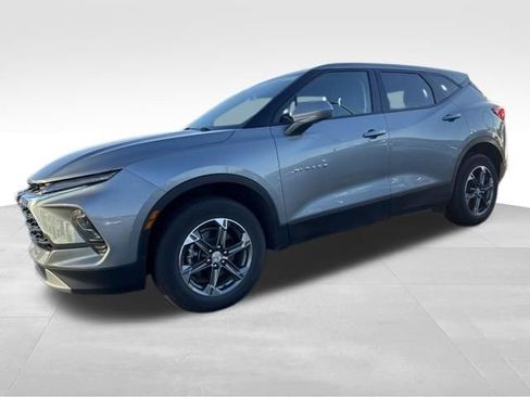 Used 2025 Chevrolet Blazer LT image 1
