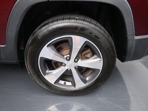 Used 2019 Jeep Cherokee Limited AWD/4WD image 18