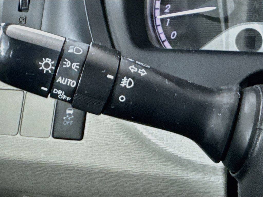 Used 2010 Toyota Venza FWD image 12