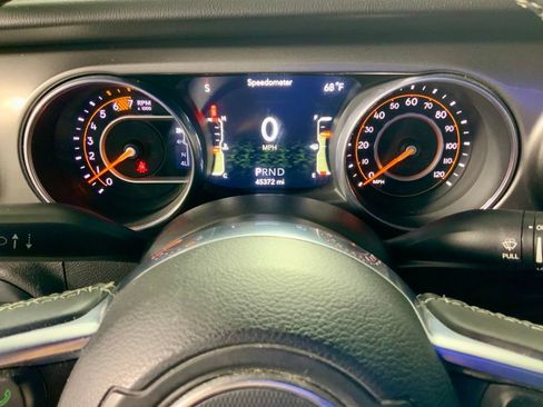 Used 2018 Jeep Wrangler Unlimited Sahara AWD/4WD image 27