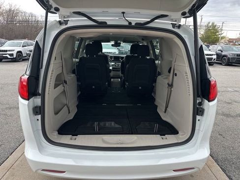 Used 2023 Chrysler Voyager LX image 20