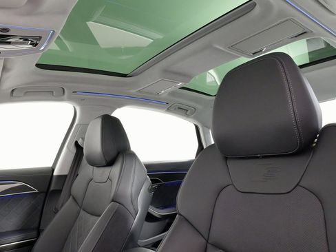 Used 2023 Audi S8 w/ S8 Comfort Plus Package image 32