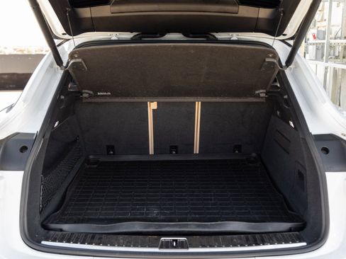 Certified 2023 Porsche Cayenne Platinum Edition image 30