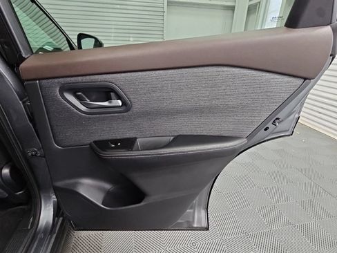 Used 2023 Nissan Rogue SV FWD image 34