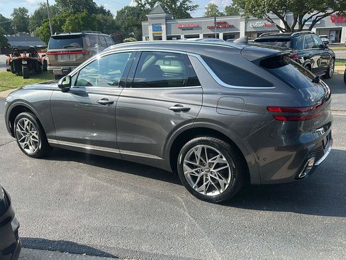 Used 2022 Genesis GV70 2.5T w/ Advanced Package AWD/4WD image 5