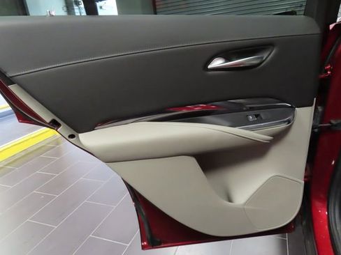 Used 2023 Cadillac XT4 Luxury w/ Cold Weather Package image 10