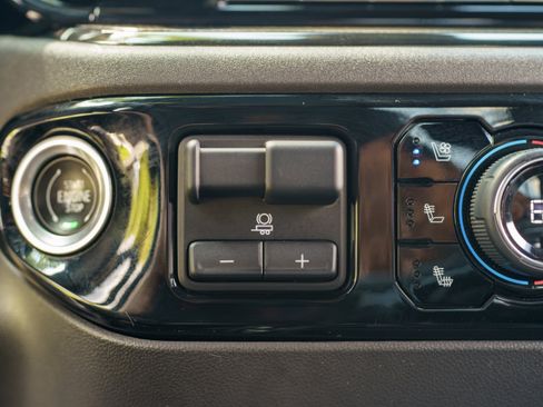 Used 2024 Chevrolet Silverado 1500 ZR2 w/ Technology Package AWD/4WD image 33
