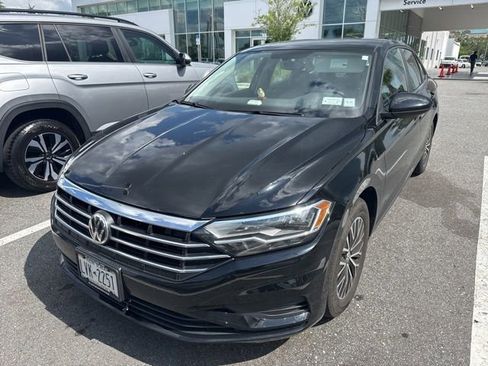 Used 2021 Volkswagen Jetta SE w/ SE Cold Weather Package FWD image 3