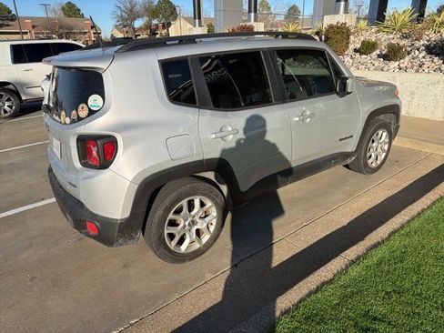 Used 2018 Jeep Renegade Latitude image 3