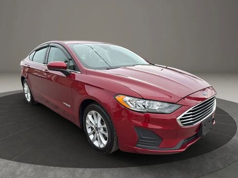 Used 2019 Ford Fusion SE image 3