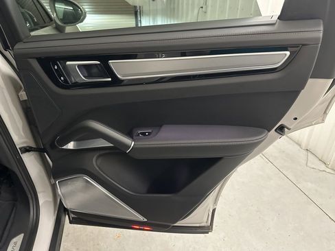 Used 2021 Porsche Cayenne Turbo image 41