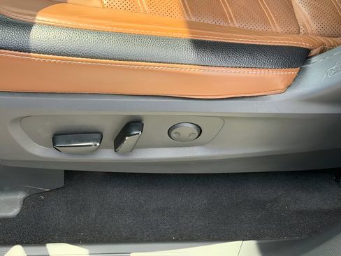 Used 2024 Nissan Pathfinder Platinum AWD/4WD image 21
