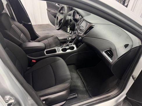 Used 2016 Chevrolet Cruze LT FWD image 17