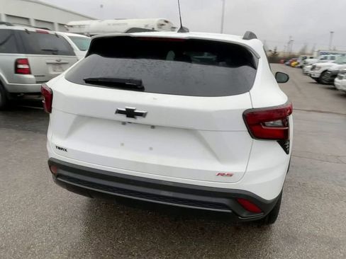 New 2026 Chevrolet Trax RS w/ Sunroof Package FWD image 9