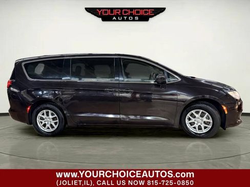 Used 2017 Chrysler Pacifica Touring FWD image 8