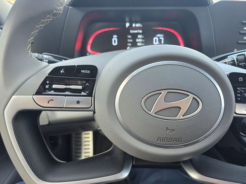 Used 2025 Hyundai Elantra Sport FWD image 9
