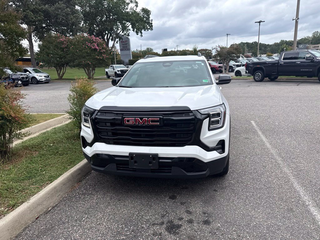 Used 2026 GMC Terrain Elevation w/ Elevation Premium Package AWD/4WD image 2