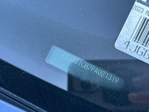 Certified 2023 Mercedes-Benz EQE 350+ 4MATIC SUV w/ Exclusive Trim Package image 18