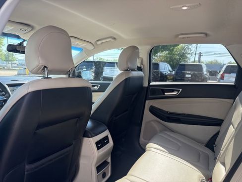 Used 2018 Ford Edge Titanium FWD image 14
