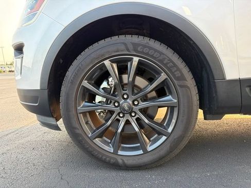 Used 2018 Ford Explorer XLT w/ Equipment Group 202A AWD/4WD image 11