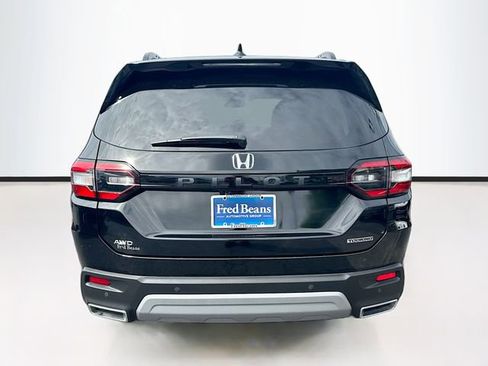 Certified 2025 Honda Pilot Touring image 7