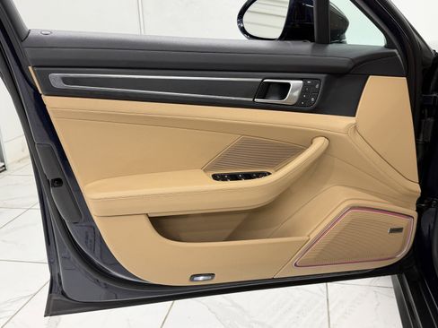 Certified 2023 Porsche Panamera 4 Platinum Edition image 27