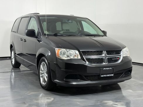 Used 2014 Dodge Grand Caravan SXT w/ UConnect Hands-Free Group FWD image 3