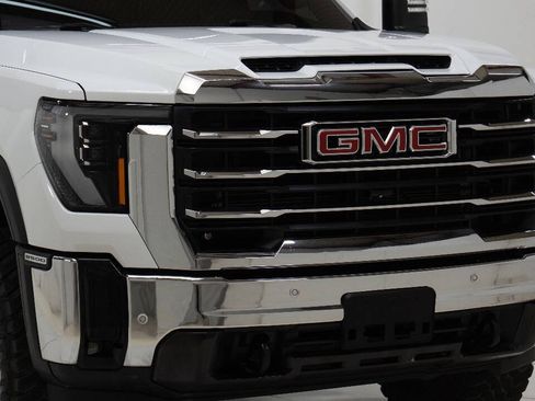 Used 2025 GMC Sierra 2500 SLT w/ SLT Premium Package AWD/4WD image 9