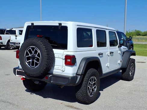 Used 2025 Jeep Wrangler Unlimited Rubicon AWD/4WD image 3